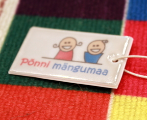 2304 Ponni mangumaa helkur logoga Põnni mängumaa helkur logoga