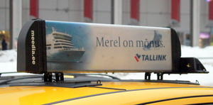 2420 Tallinki reklaam takso katusel Tallinki reklaam takso katusel