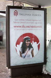2439 Tallinna Ulikooli reklaam bussipeatuses Tallinna Ülikooli reklaam bussipeatuses