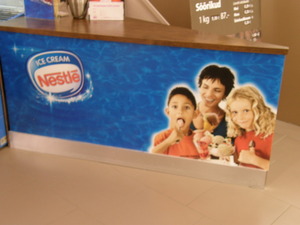 2903 Nestle jaatikohviku Eedenis muugileti printkleebis Nestle jäätikohviku Eedenis müügileti printkleebis