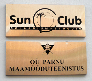 620 Sun Club roostevaba poleeritud terasest fassaadisilt Sun Club roostevaba poleeritud terasest fassaadisilt